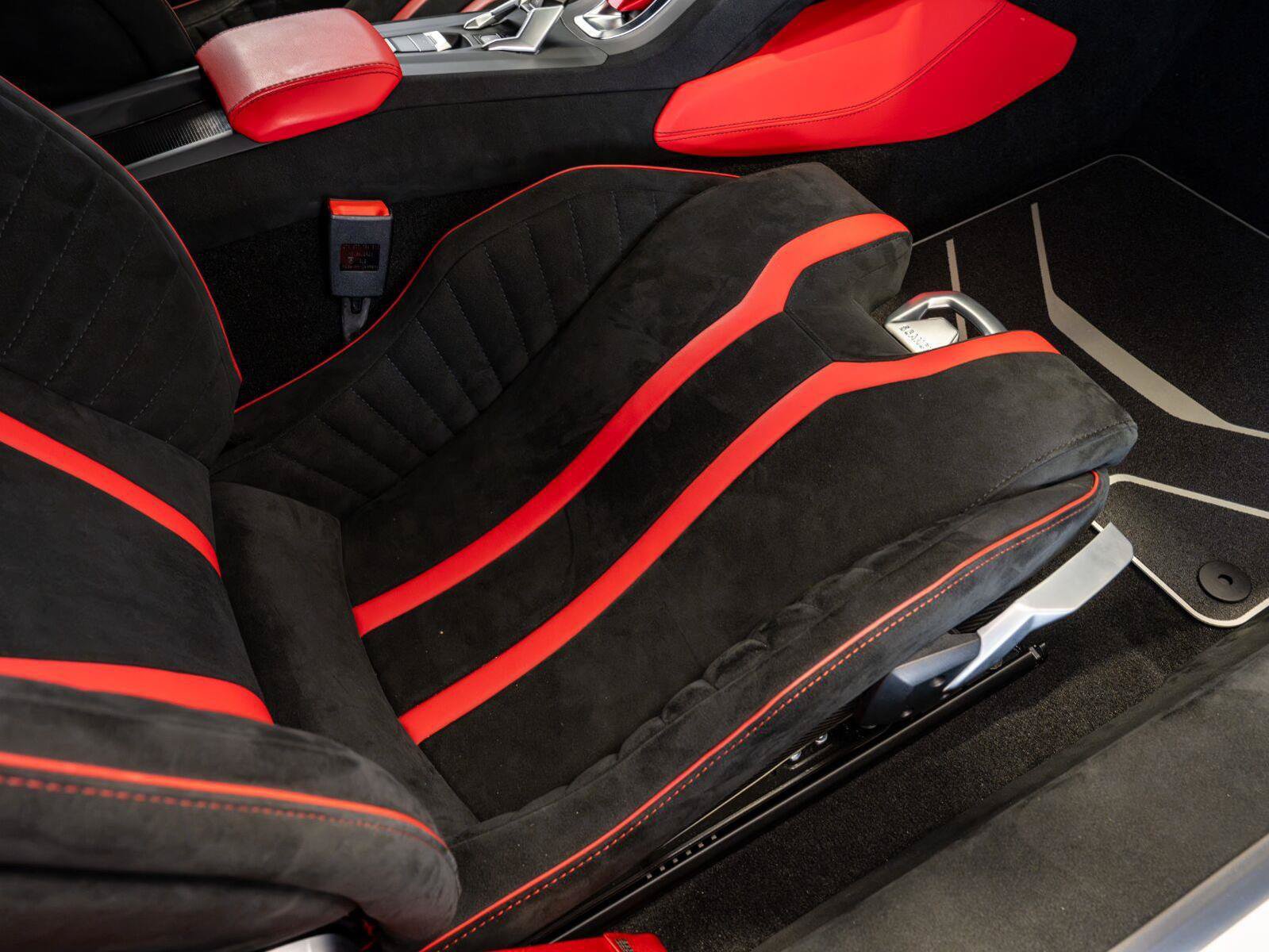 Used 2022 Lamborghini Huracan STO RWD image 92