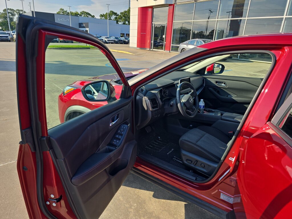 Used 2026 Nissan Rogue SV w/ Cold Weather Package FWD image 12