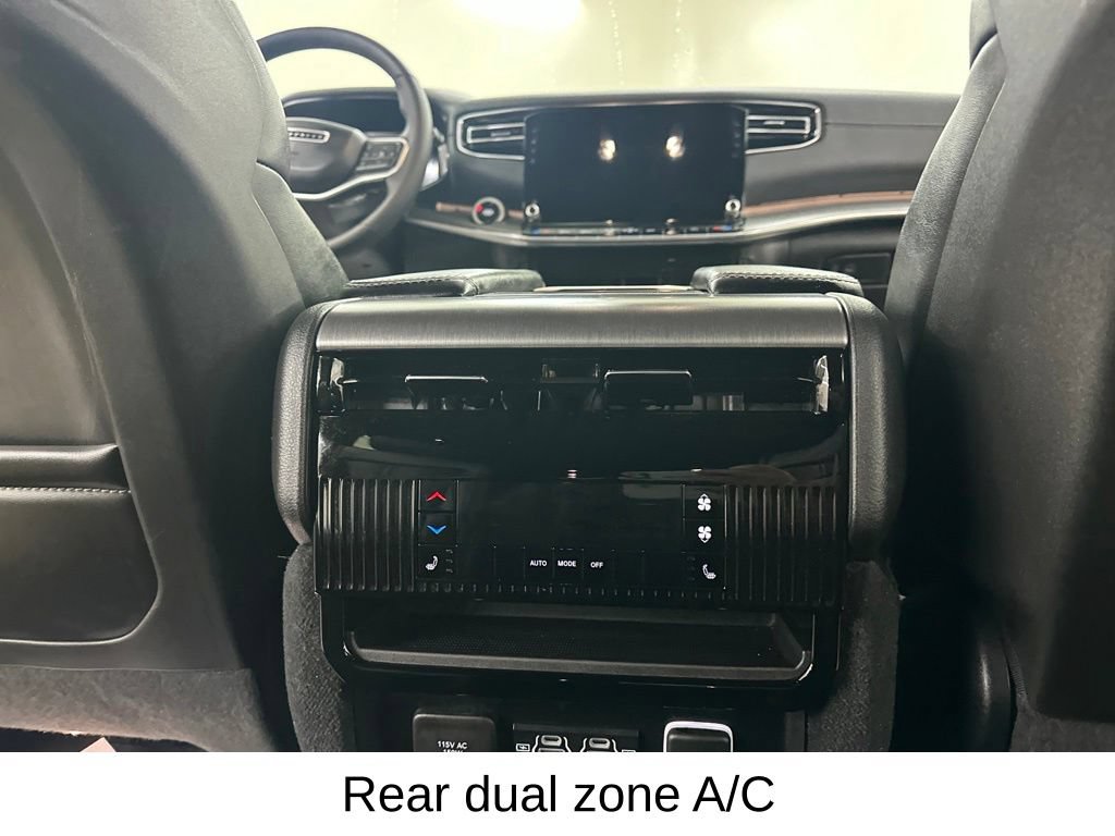 Used 2025 Jeep Wagoneer Series II AWD/4WD image 26