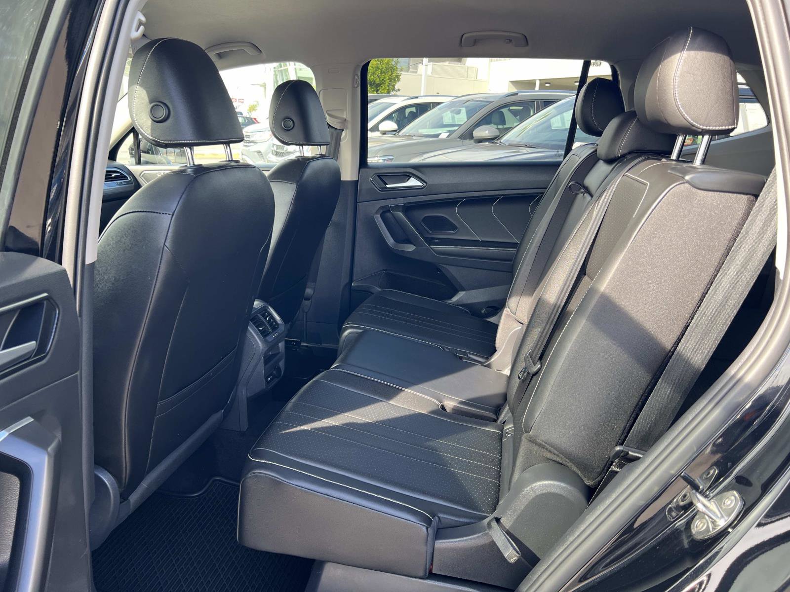 Certified 2022 Volkswagen Tiguan SE image 18