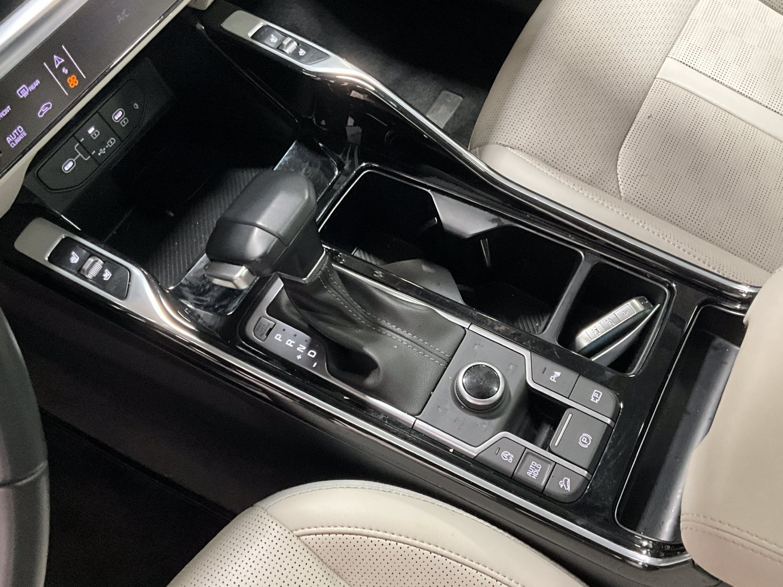 Used 2025 Kia Sorento SX AWD/4WD image 17
