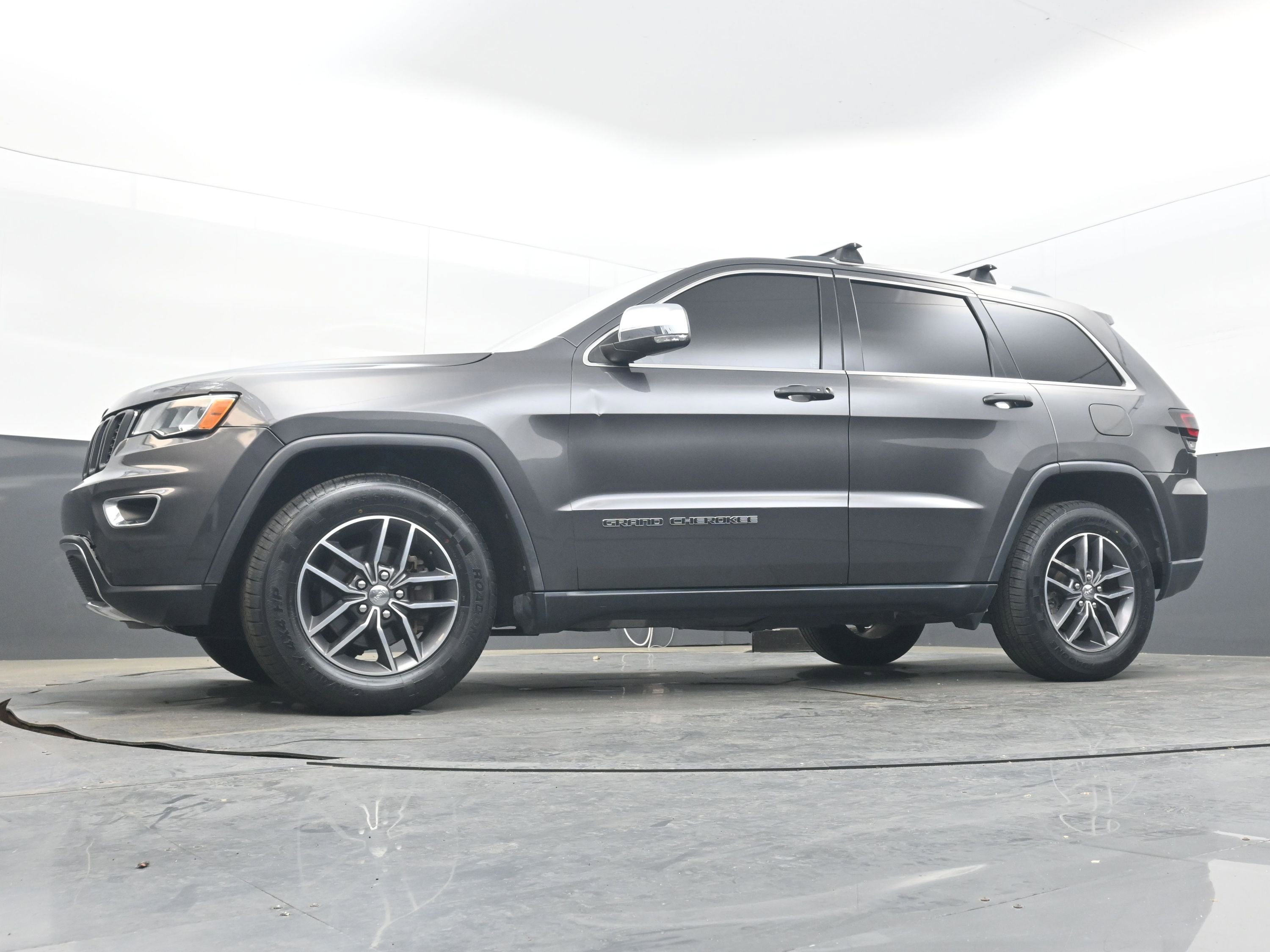 Used 2018 Jeep Grand Cherokee Limited image 21