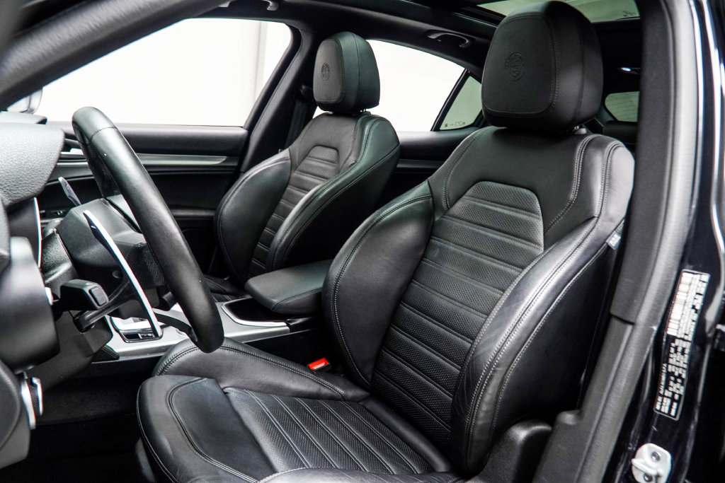 Used 2023 Alfa Romeo Stelvio Veloce AWD/4WD image 41