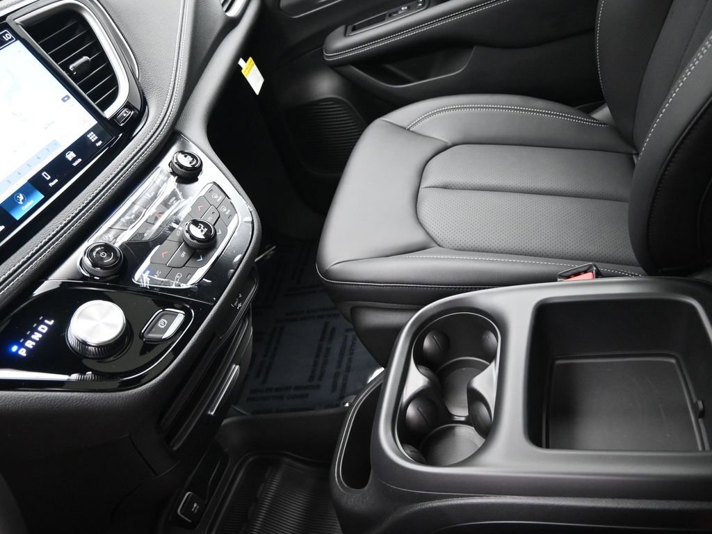 New 2026 Chrysler Pacifica Select image 16