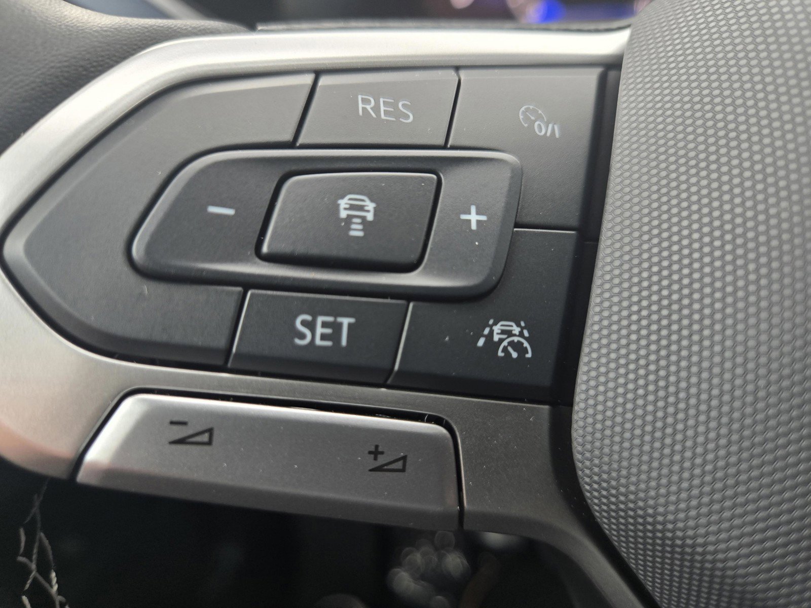 Used 2024 Volkswagen Taos SE image 15