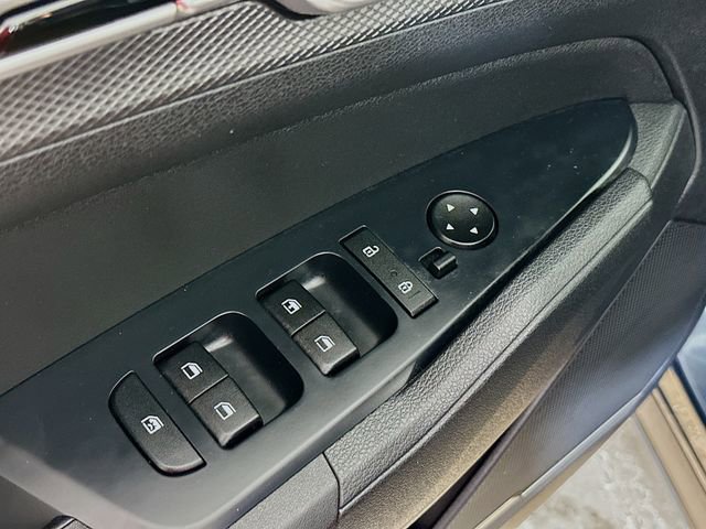 Used 2024 Kia Sportage LX image 8