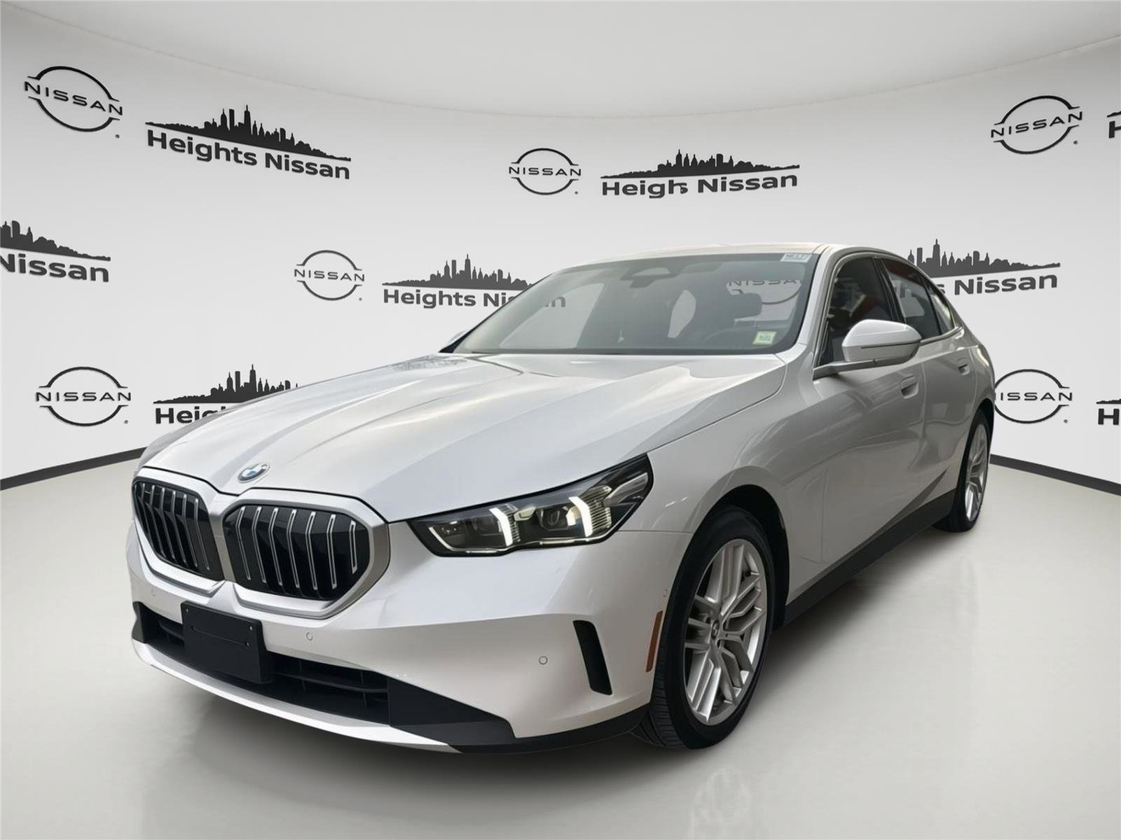 Used 2025 BMW 530i xDrive w/ Premium Package image 3