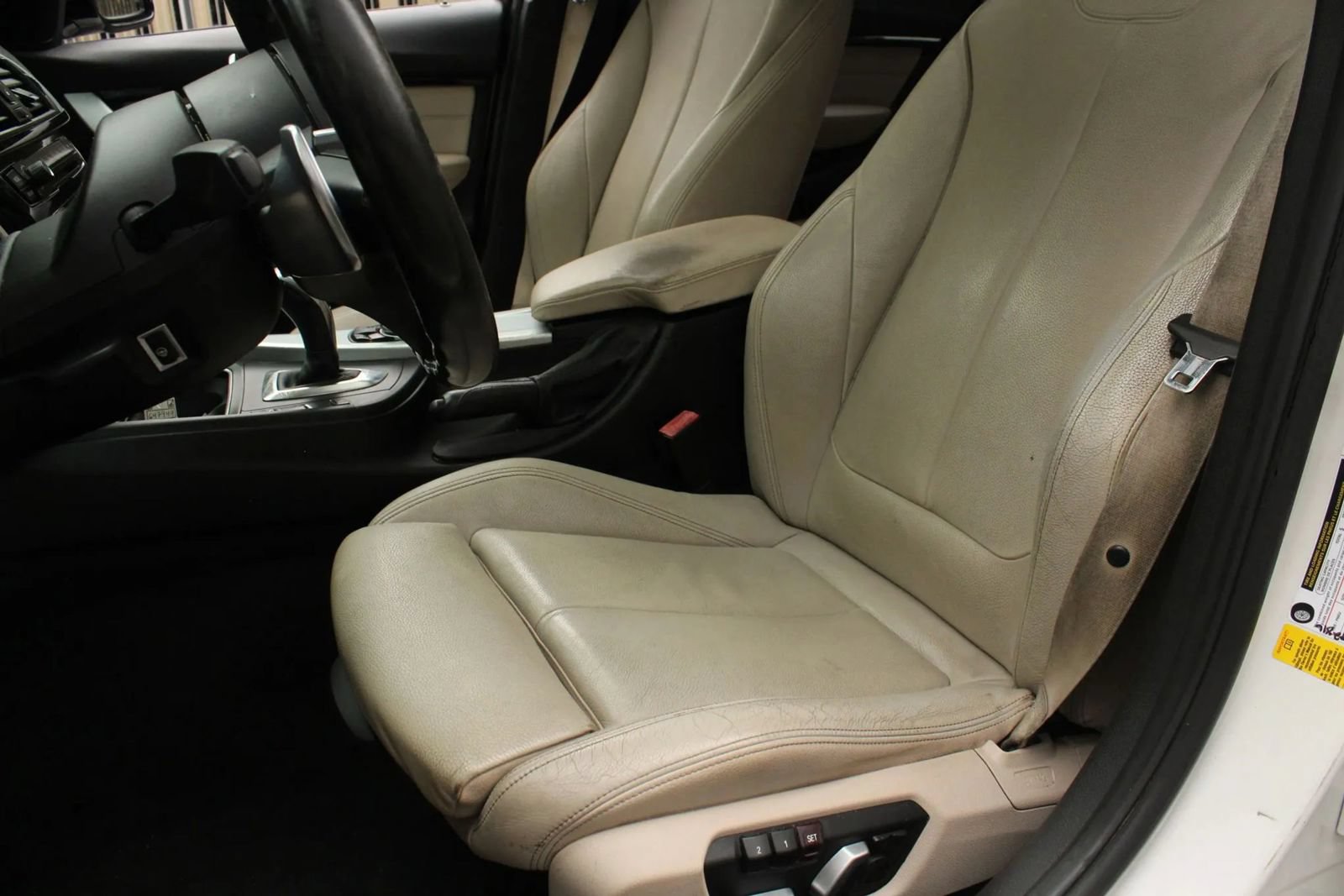 Used 2016 BMW 328i Sedan w/ M Sport Package RWD image 17