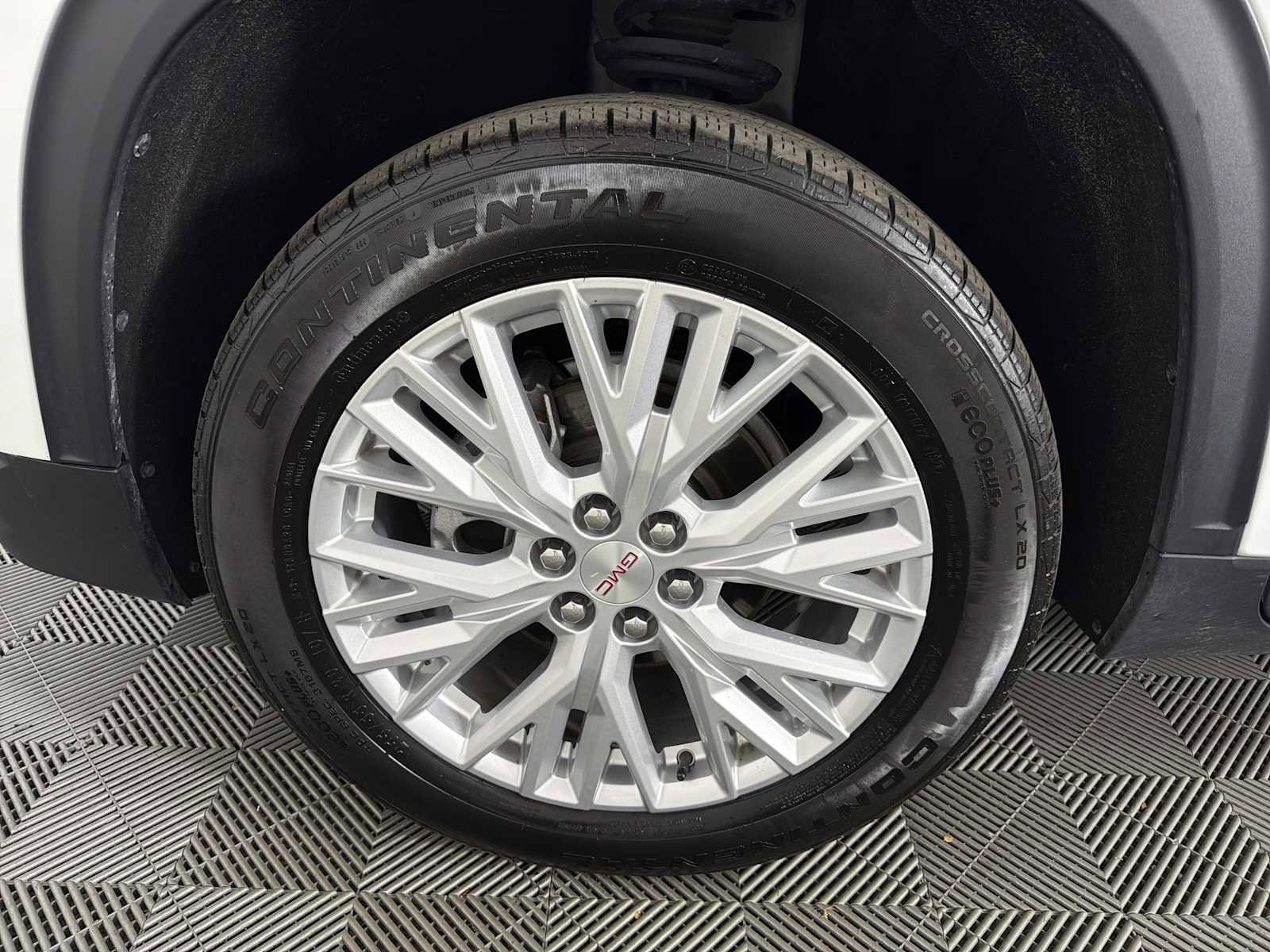 Used 2024 GMC Acadia Elevation image 9