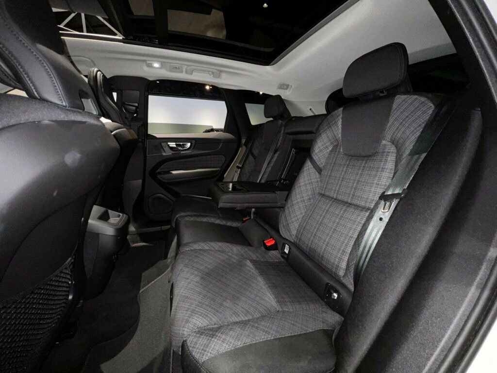 Used 2023 Volvo XC60 B5 Core image 25