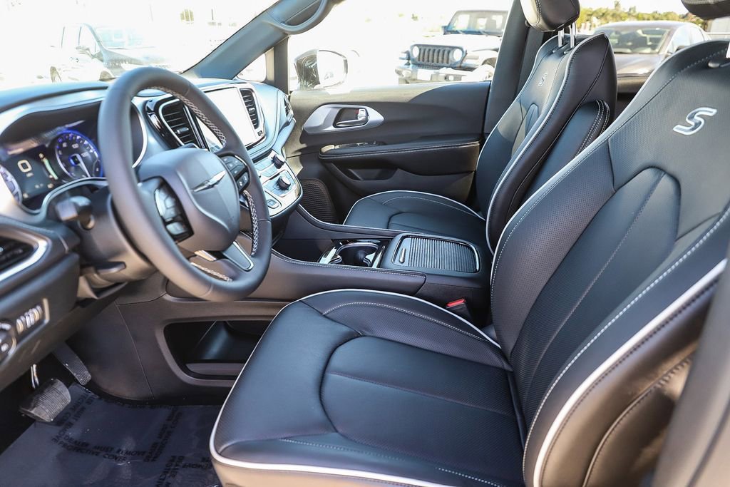 New 2026 Chrysler Pacifica Select FWD image 19