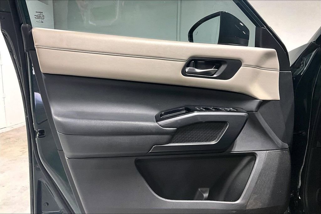 Used 2023 Nissan Pathfinder SL w/ SL Premium Package image 21