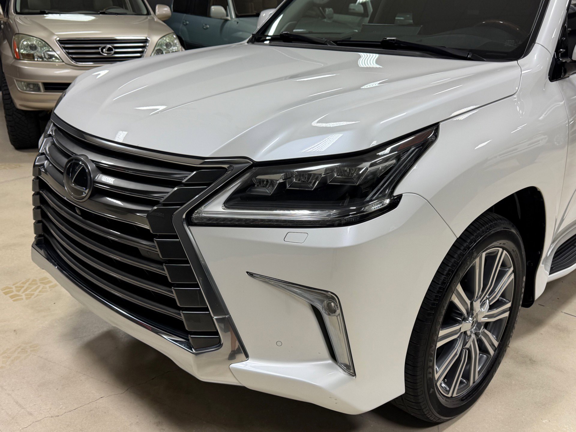 Used 2016 Lexus LX 570 4WD image 19