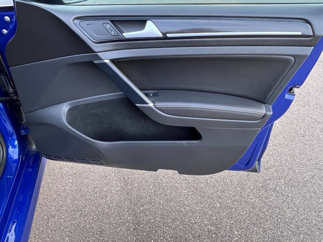 Used 2017 Volkswagen Golf R 4-Door image 38