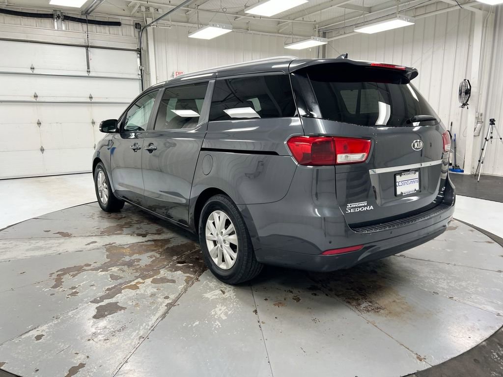 Used 2016 Kia Sedona LX w/ LX Convenience Package FWD image 4
