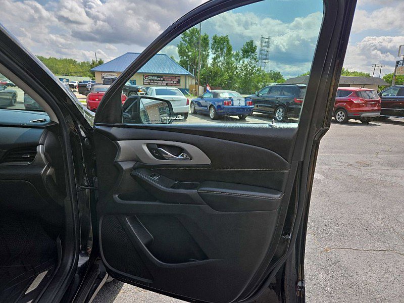 Used 2021 Chevrolet Traverse LS image 18