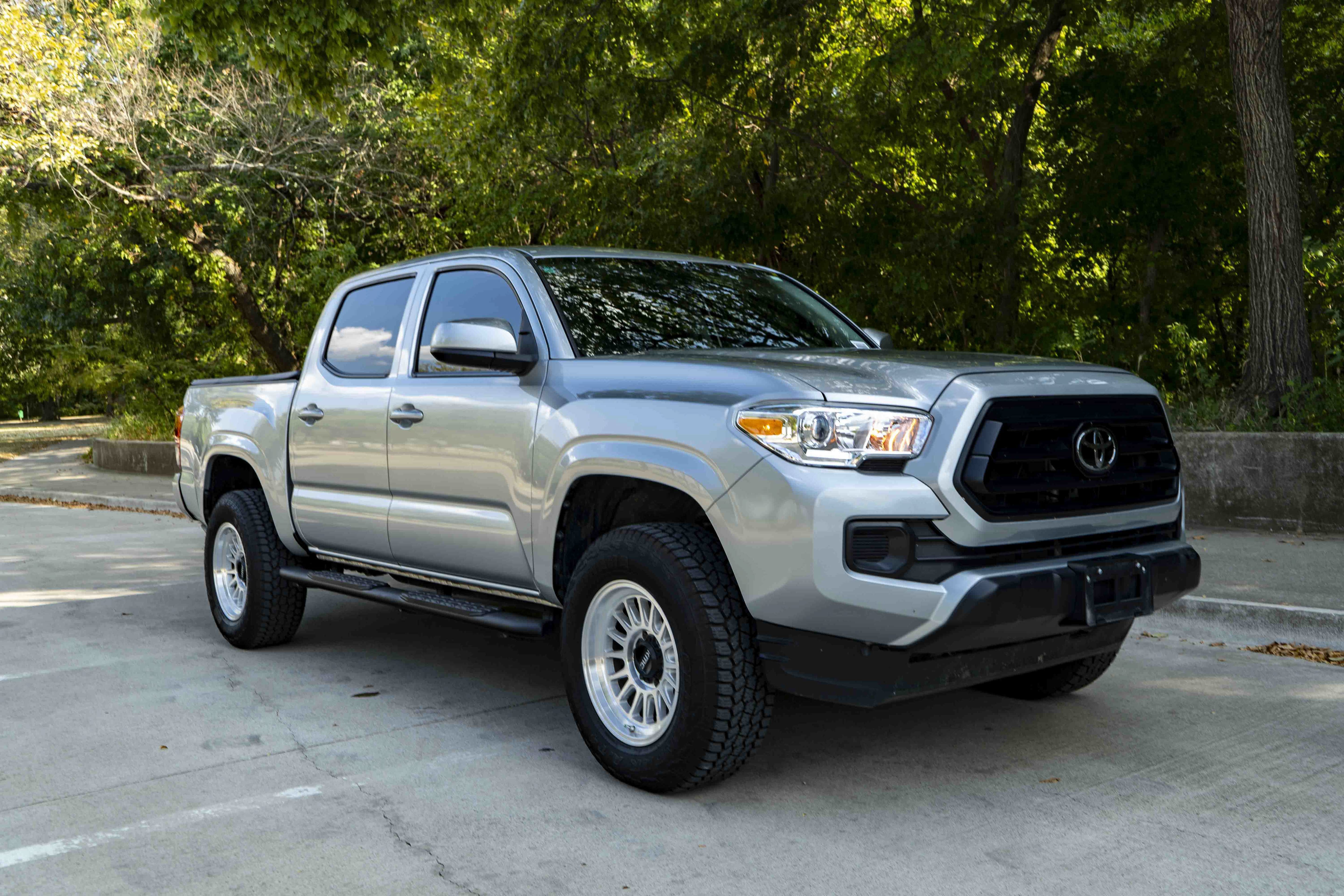 Used 2023 Toyota Tacoma SR AWD/4WD image 2