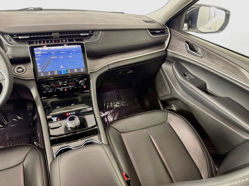 Used 2023 Jeep Grand Cherokee L Limited AWD/4WD image 24