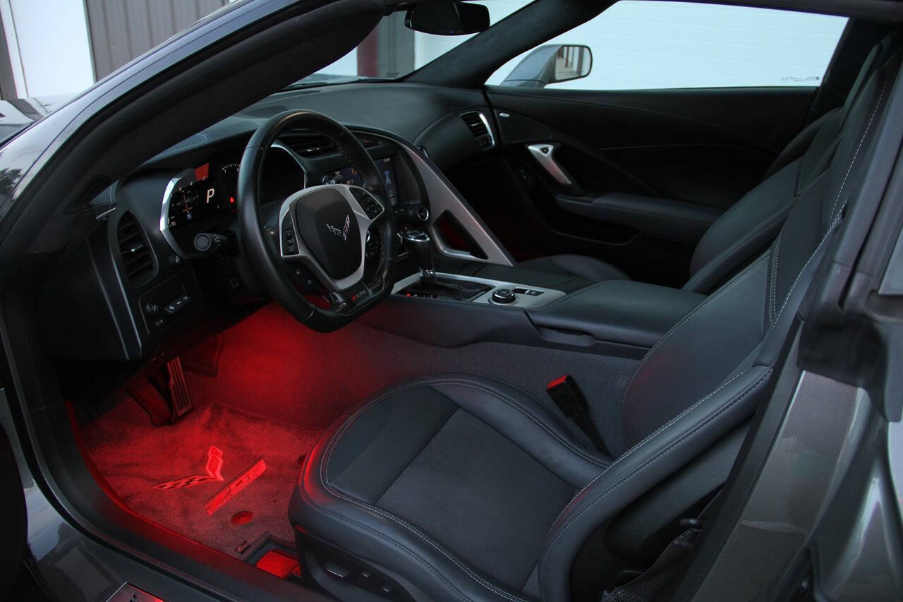 Used 2015 Chevrolet Corvette Z06 w/ 3LZ Preferred Equipment Group RWD image 13