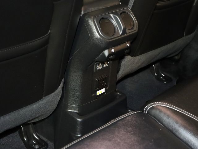 Used 2023 Jeep Wrangler Unlimited Sahara AWD/4WD image 31
