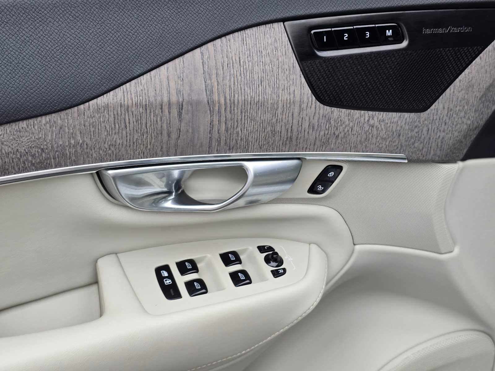 Certified 2024 Volvo XC90 T8 Plus image 24