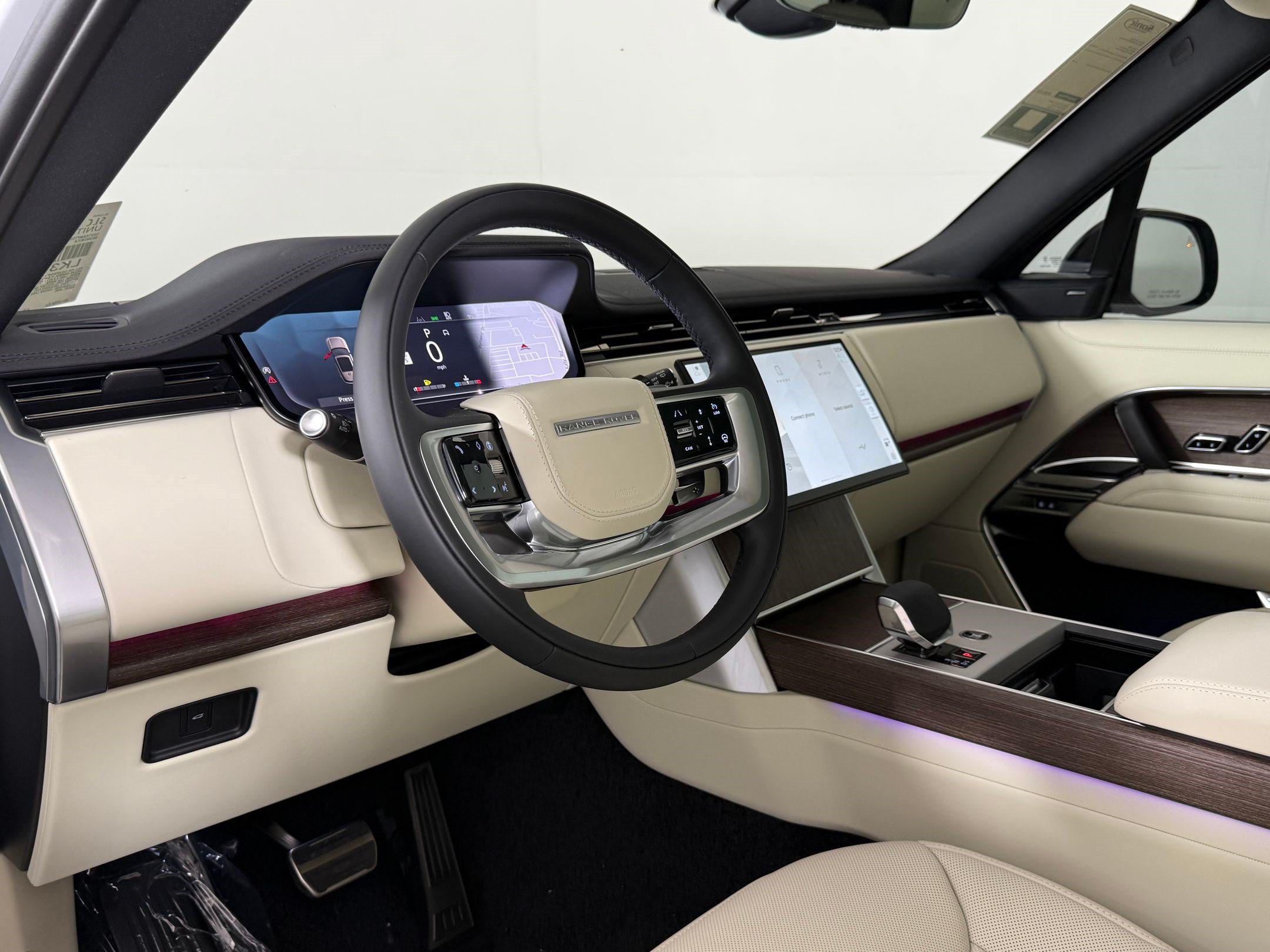 New 2026 Land Rover Range Rover Long Wheelbase SE AWD/4WD image 4
