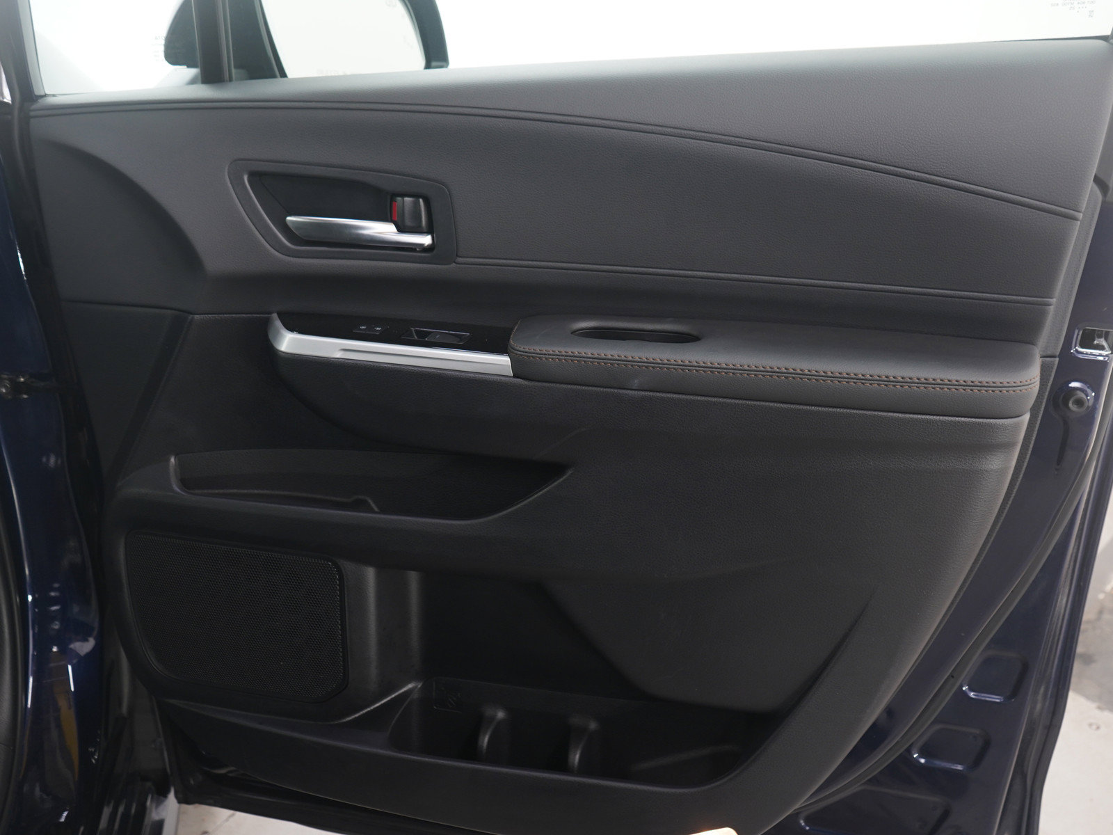 Used 2025 Toyota Sienna Platinum AWD/4WD image 15