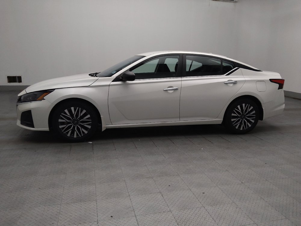 Used 2024 Nissan Altima 2.5 SV FWD image 2