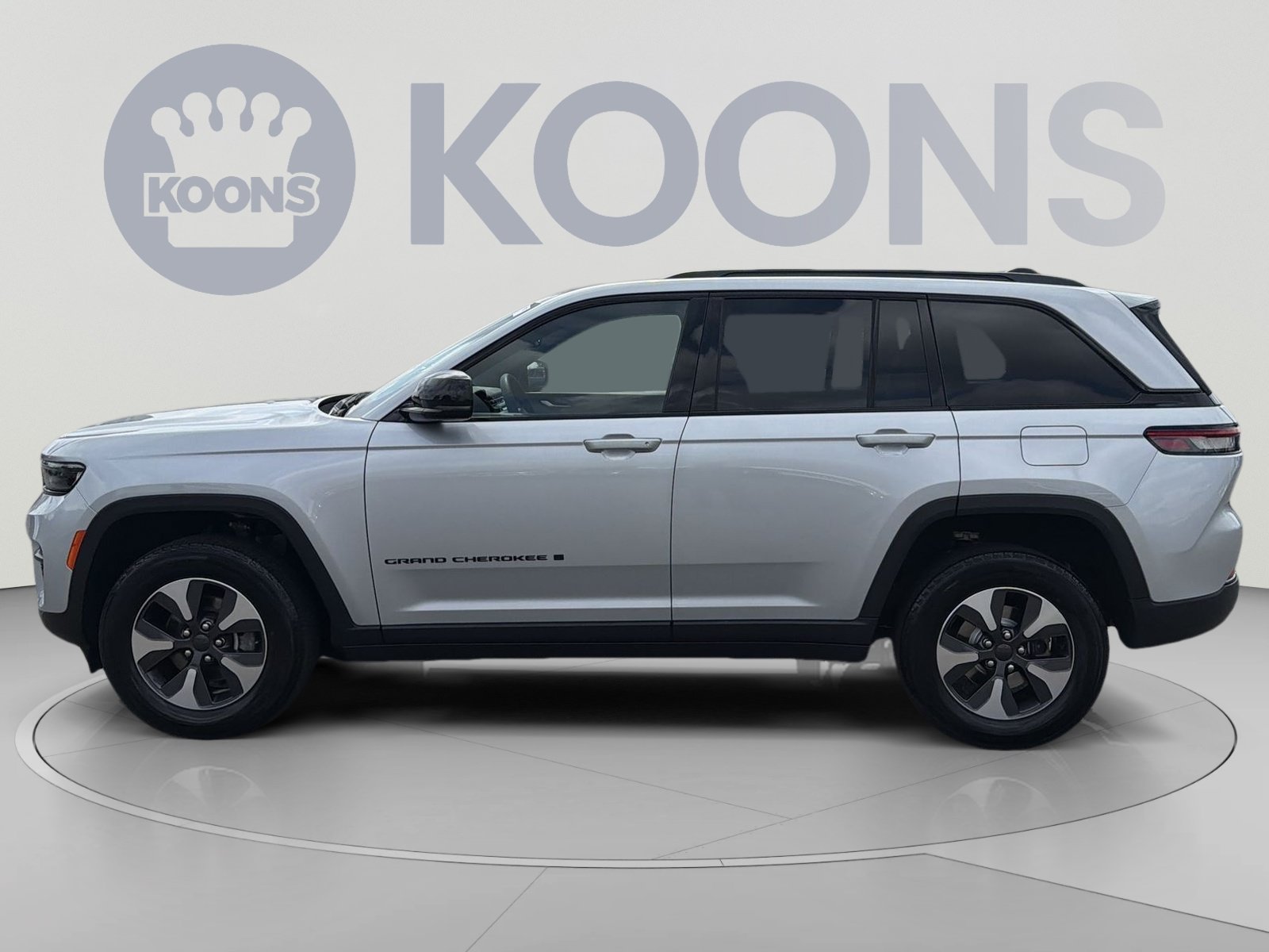 Used 2023 Jeep Grand Cherokee Altitude AWD/4WD image 2