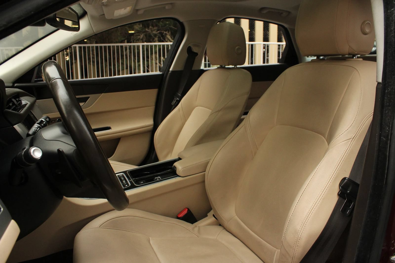 Used 2017 Jaguar XF Premium RWD image 16