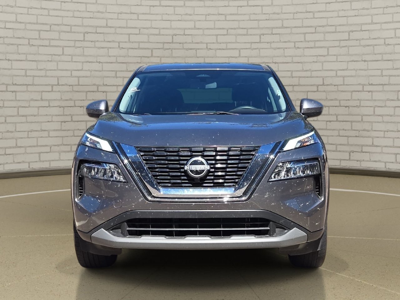 Used 2023 Nissan Rogue SV FWD image 2