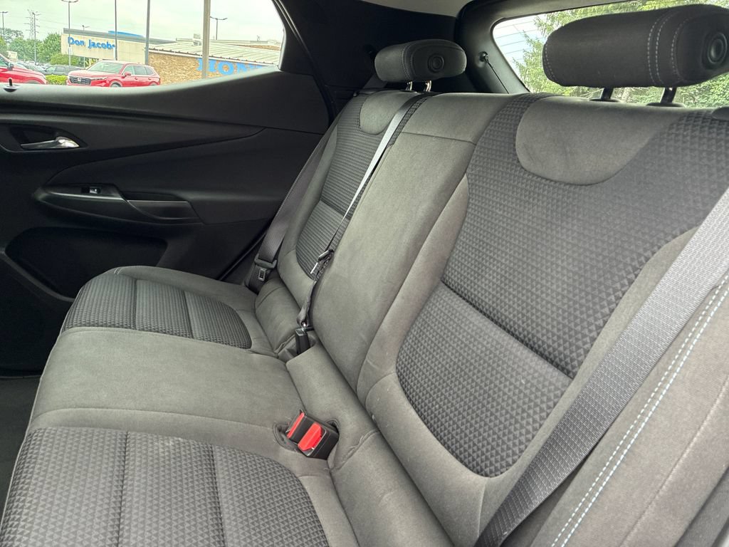 Used 2022 Chevrolet Bolt EUV LT w/ Comfort Package FWD image 17