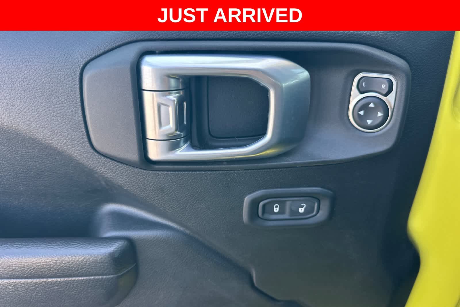 Used 2022 Jeep Wrangler Unlimited Rubicon 4xe w/ Cold Weather Group AWD/4WD image 13