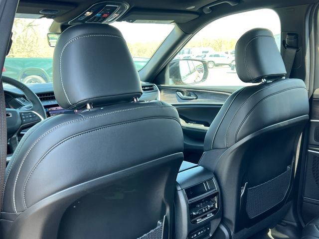 New 2026 Jeep Grand Cherokee Limited w/ Luxury Tech Group II AWD/4WD image 35