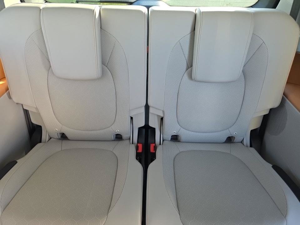 Used 2025 Volkswagen ID. Buzz 1st Edition AWD/4WD image 14