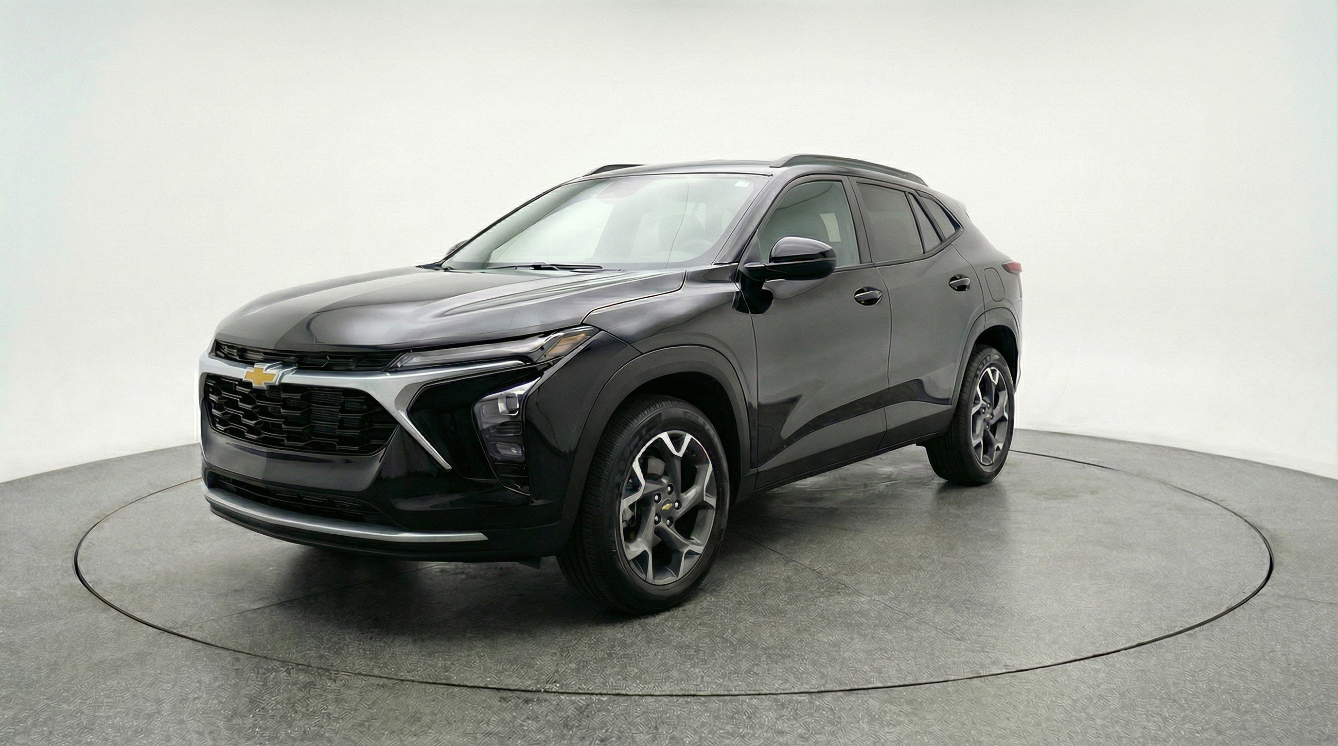 Used 2025 Chevrolet Trax LT FWD image 3