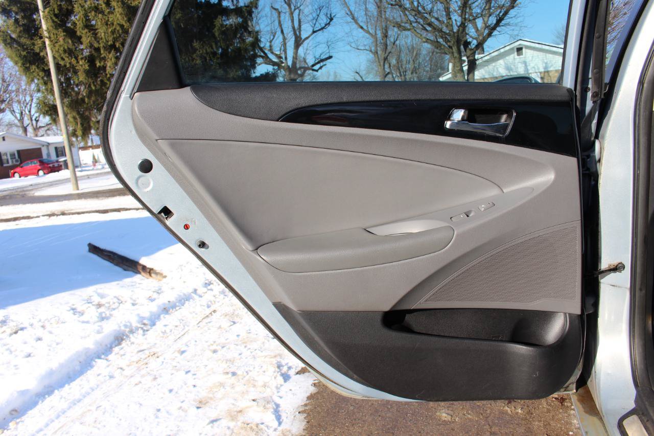 Used 2011 Hyundai Sonata Limited w/ Navigation Pkg 5 FWD image 33