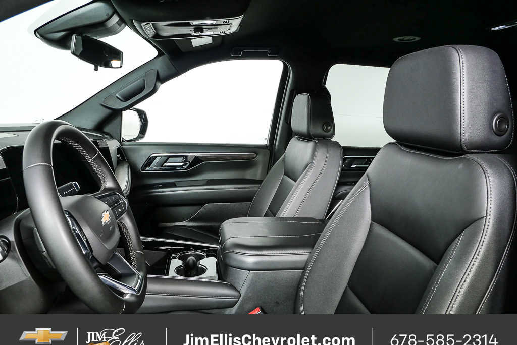 Used 2025 Chevrolet Suburban LT AWD/4WD image 5