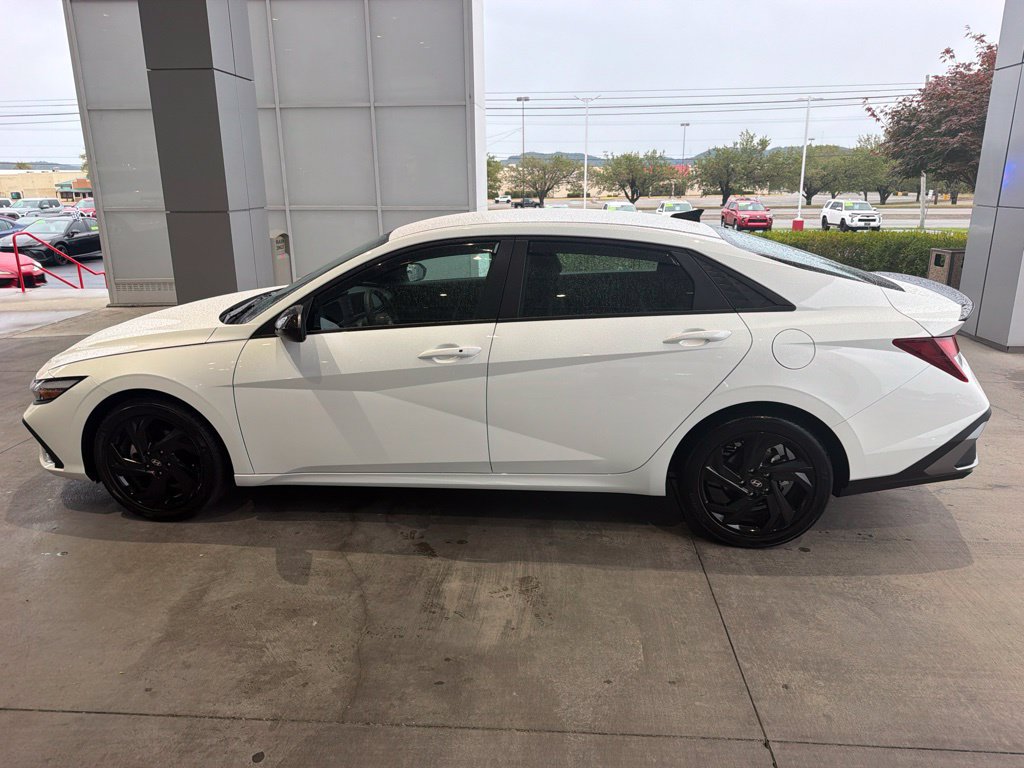 Used 2026 Hyundai Elantra Sport FWD image 2