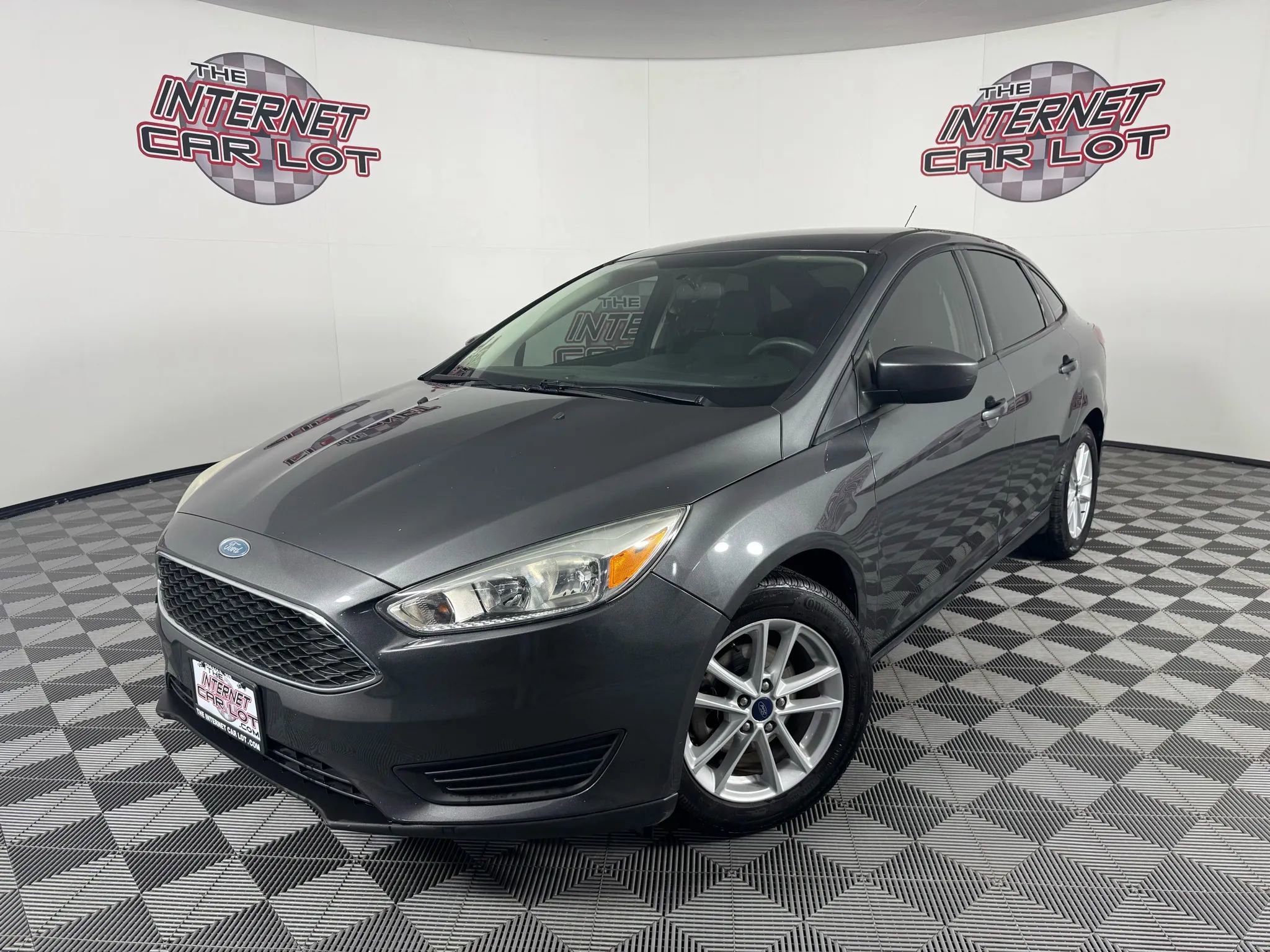 Used 2018 Ford Focus SE FWD image 1