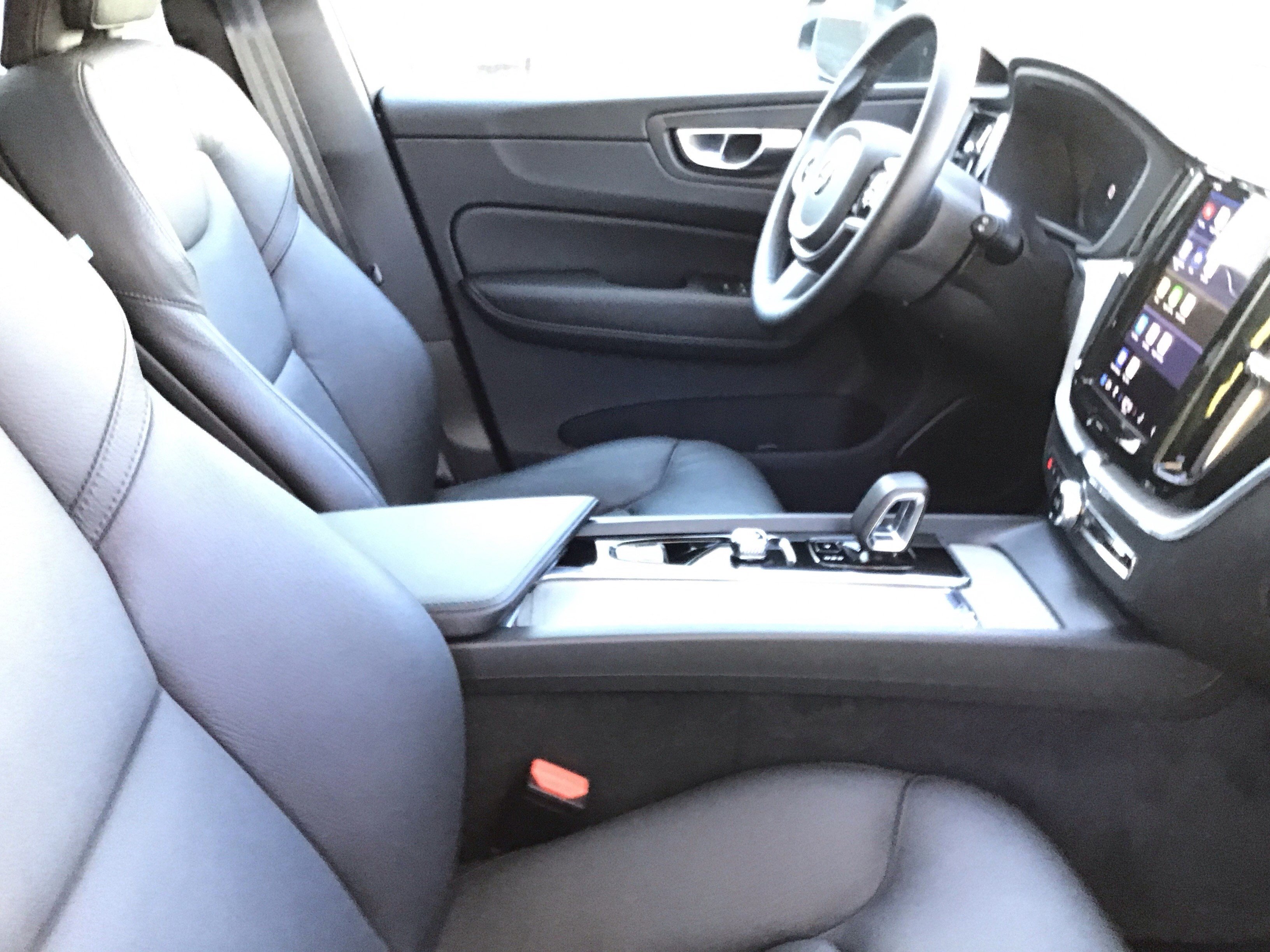 Certified 2025 Volvo XC60 B5 Plus image 33