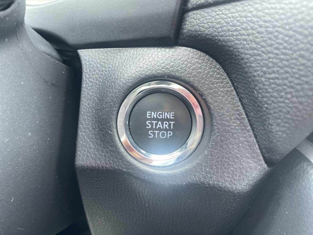 Used 2025 Toyota RAV4 XLE FWD image 23