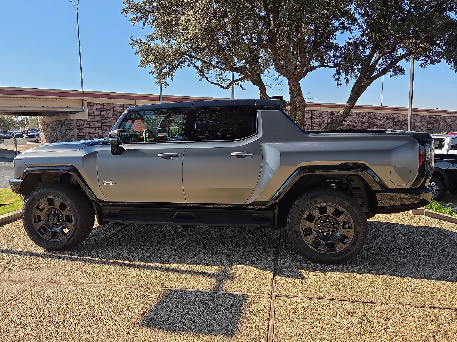 New 2026 GMC Hummer EV 4x4 Crew Cab image 2