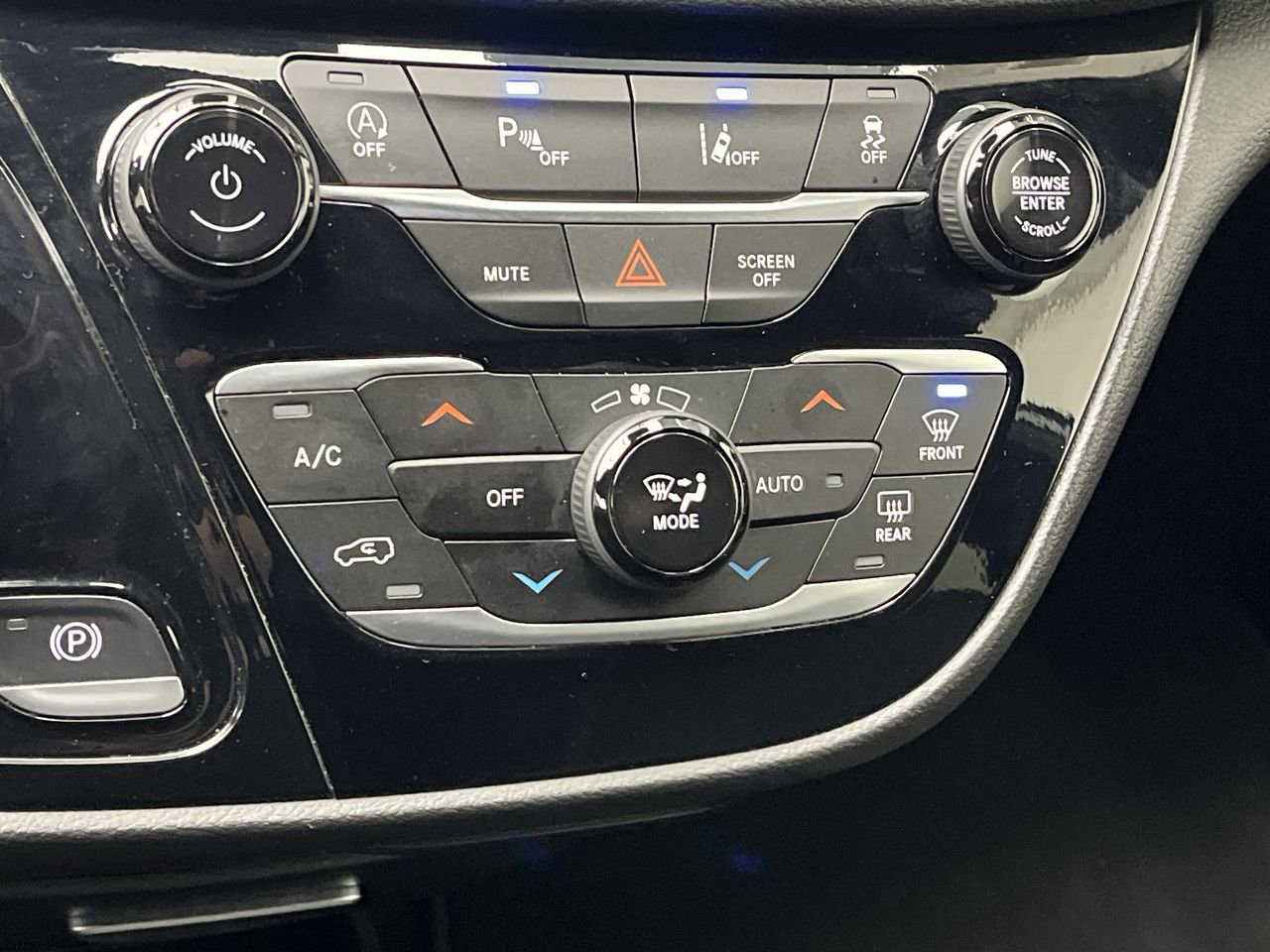 Used 2025 Chrysler Pacifica Select FWD image 21