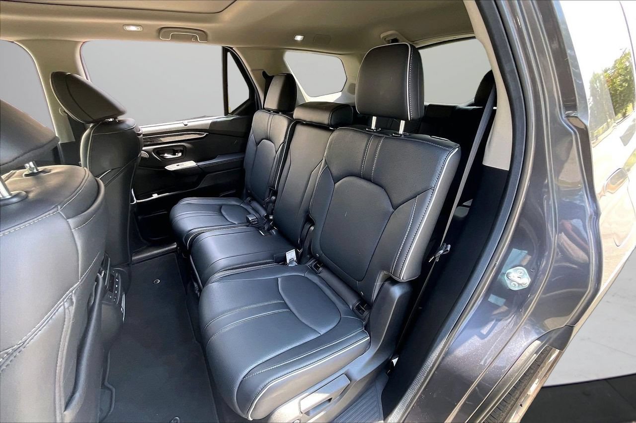 Used 2025 Honda Pilot Elite image 24