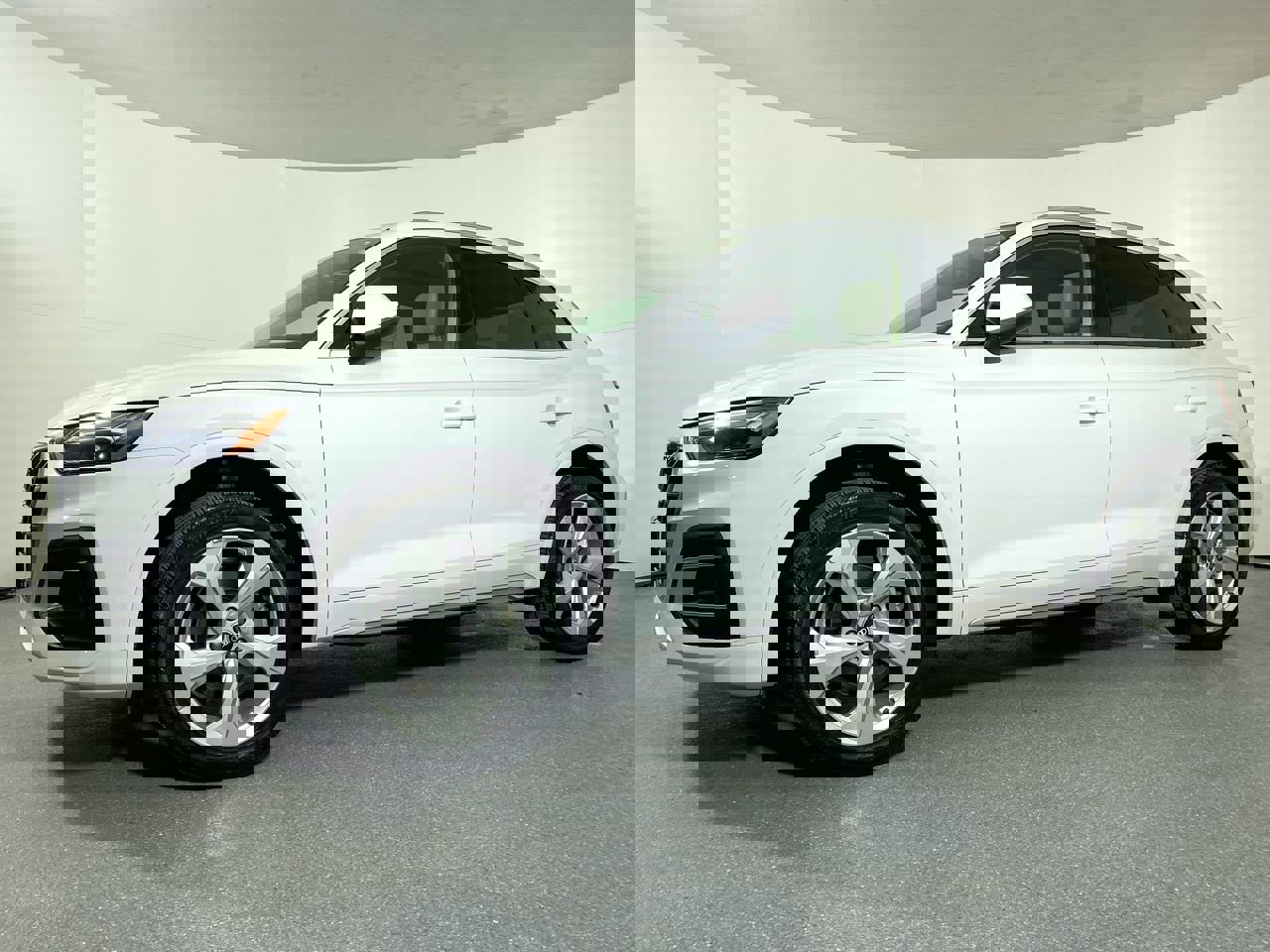 Used 2021 Audi Q5 Premium Plus w/ Premium Plus Package image 24