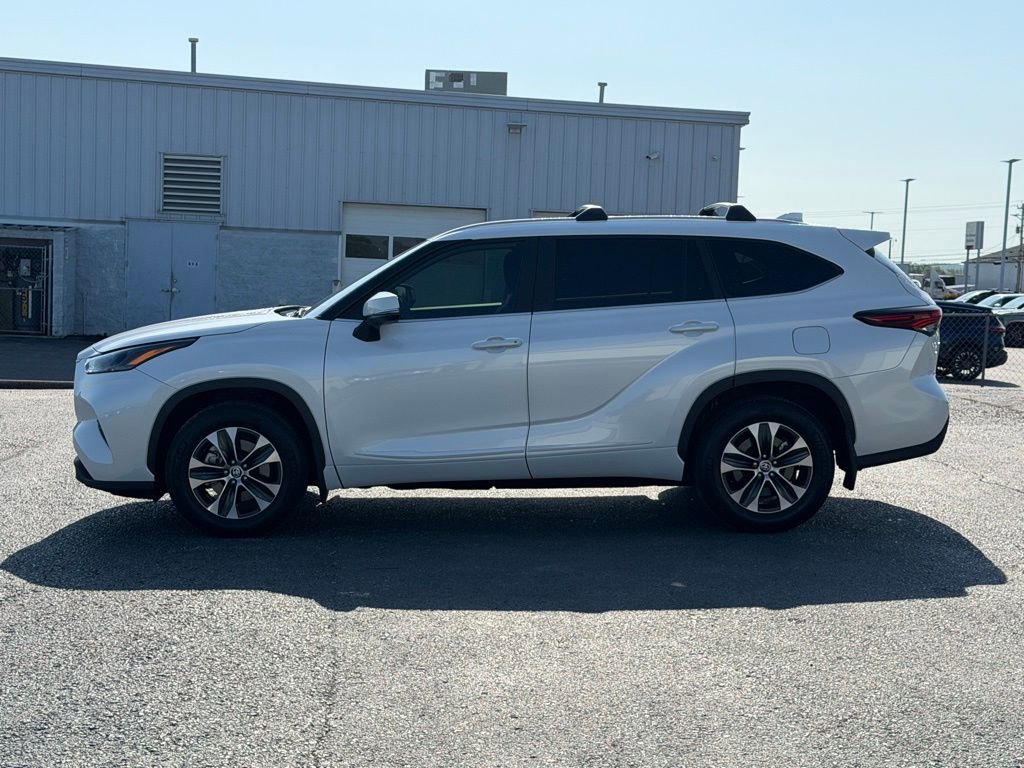 Used 2026 Toyota Highlander XLE image 8