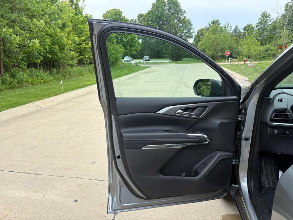 New 2026 Chevrolet Traverse LT w/ LPO, Floor Liner Package FWD image 13