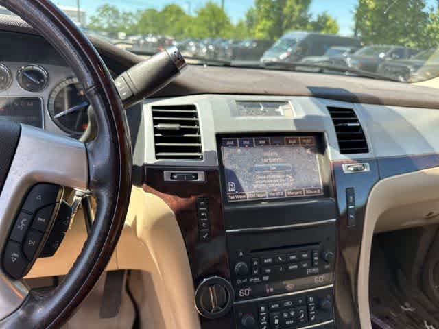 Used 2013 Cadillac Escalade Premium AWD/4WD image 9