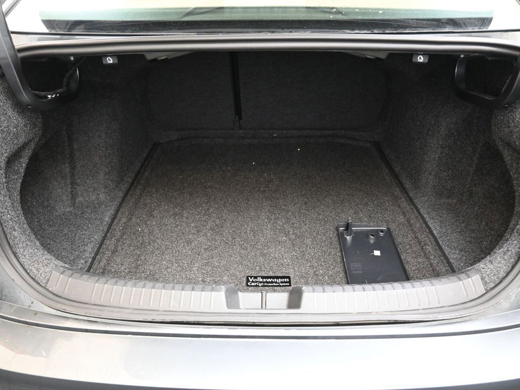 Used 2023 Volkswagen Jetta SE w/ Black Wheel Package image 17